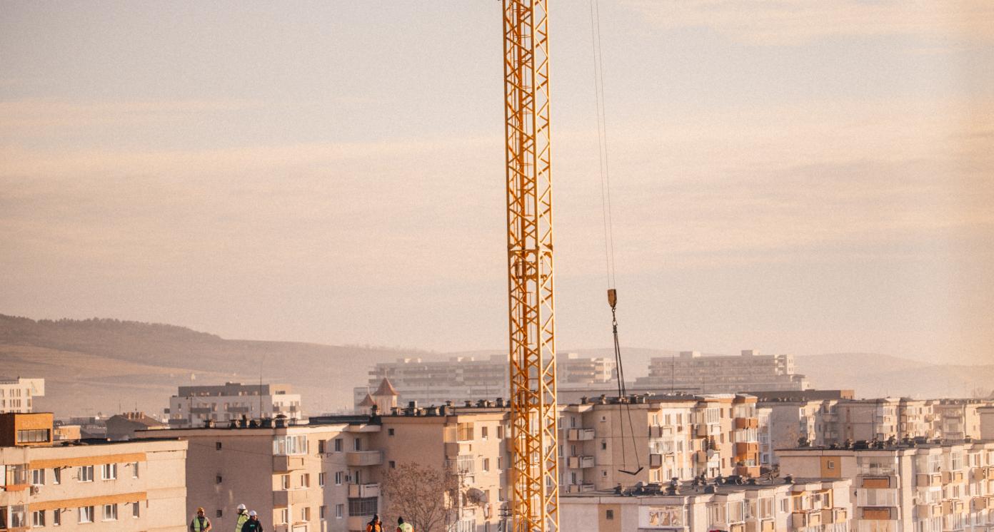 Retrofitting building