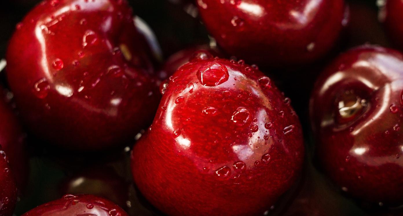 Apples under running water