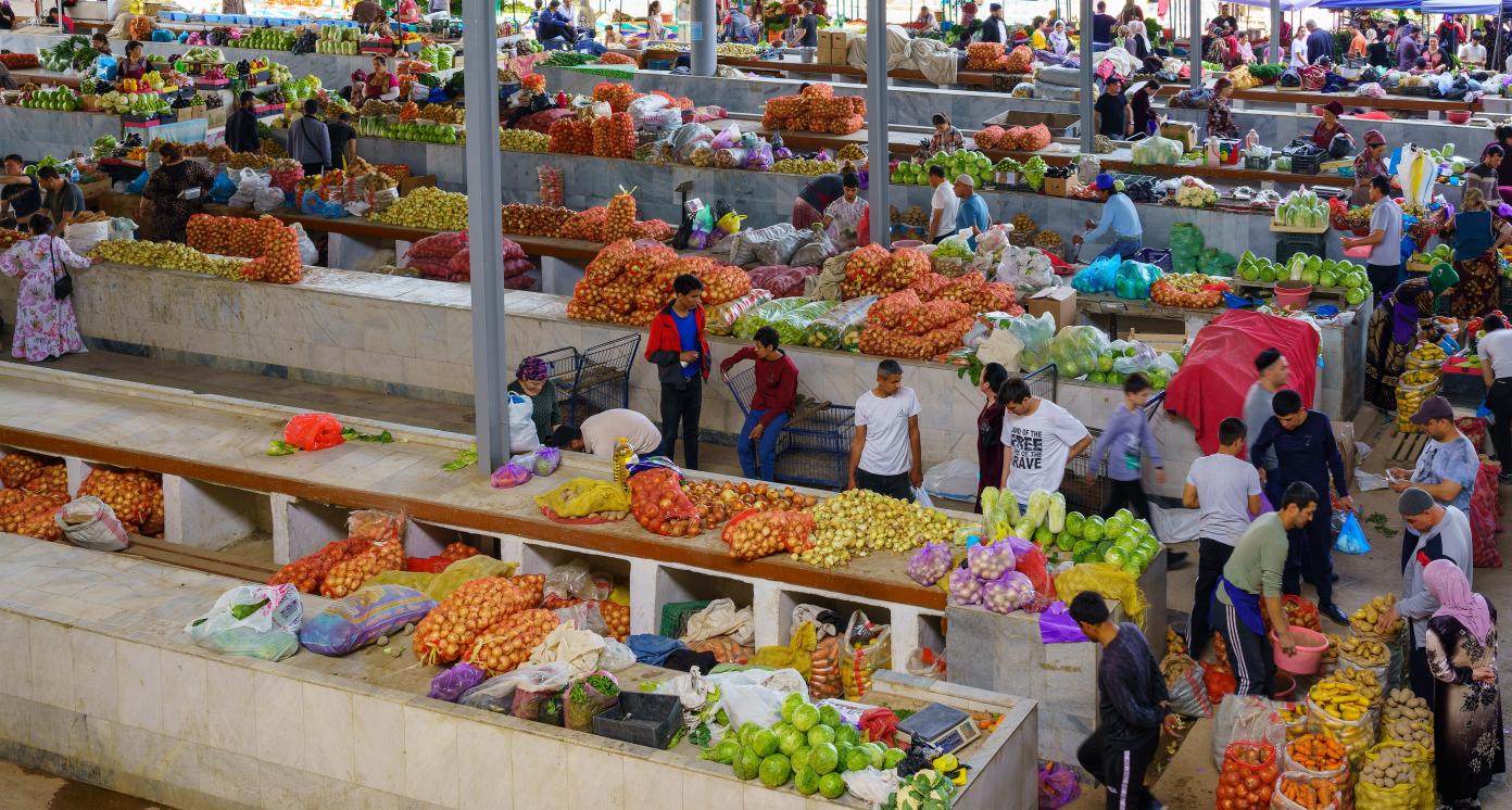 Top view of rows of fruit and vegetable stalls and vendors