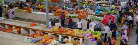 Top view of rows of fruit and vegetable stalls and vendors